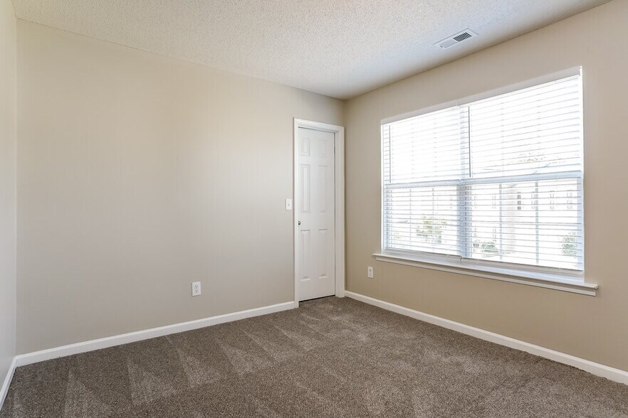Building Photo - 4920 Alenja Ln