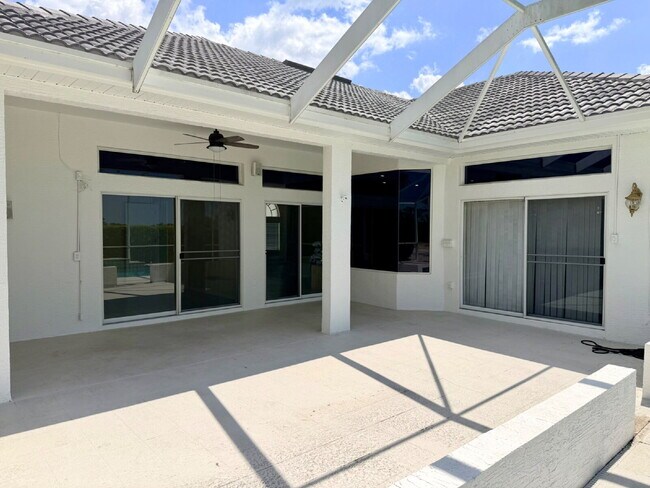 Building Photo - Beautifully maintained POOL home for Rent.