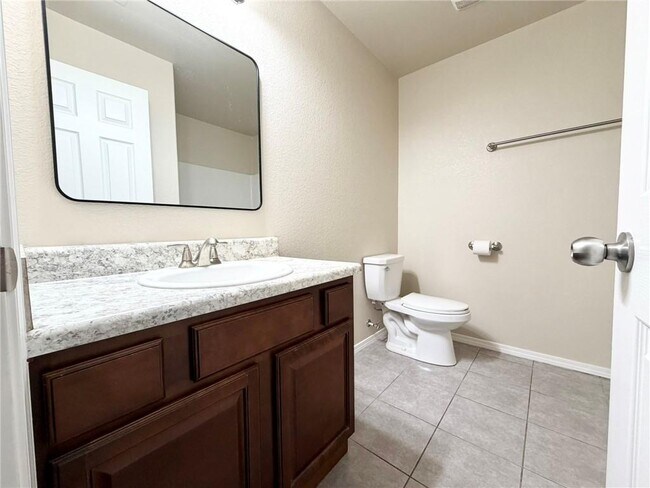 Building Photo - 610 Saddlehorn Dr