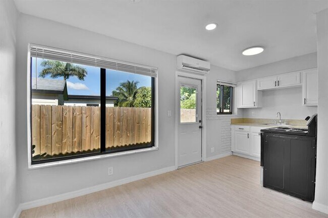 Building Photo - 6101 NW 9th Ct