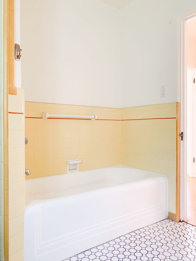 Building Photo - Gorgeous & Updated 3 bed Storybook Spanish House in Silverlake w/Views!