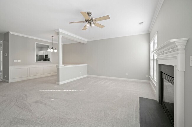 Building Photo - Newly remodeled townhome