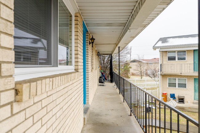 Building Photo - 209 N Woodland Dr