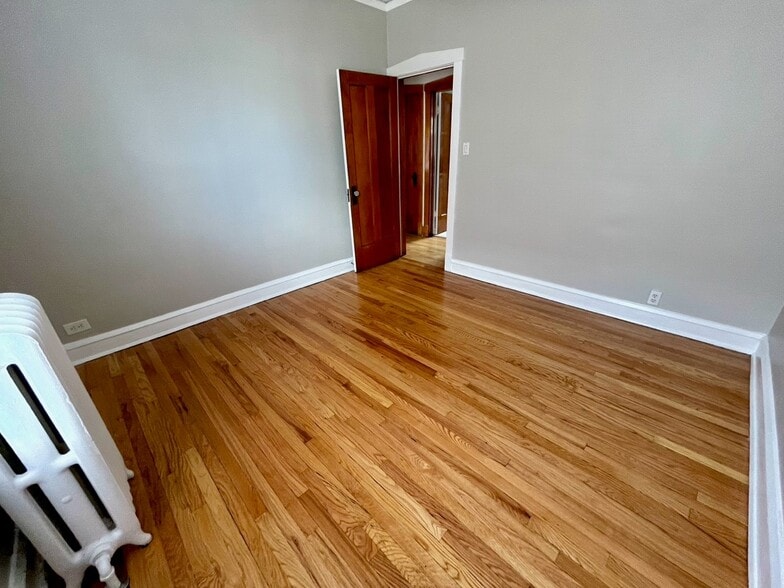 Second bedroom - 5336 W Dakin St