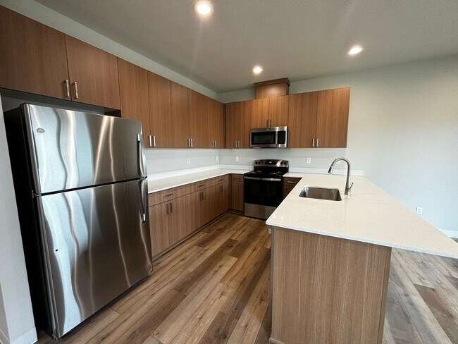 Building Photo - Newer Townhome in Quiet Neighborhood!