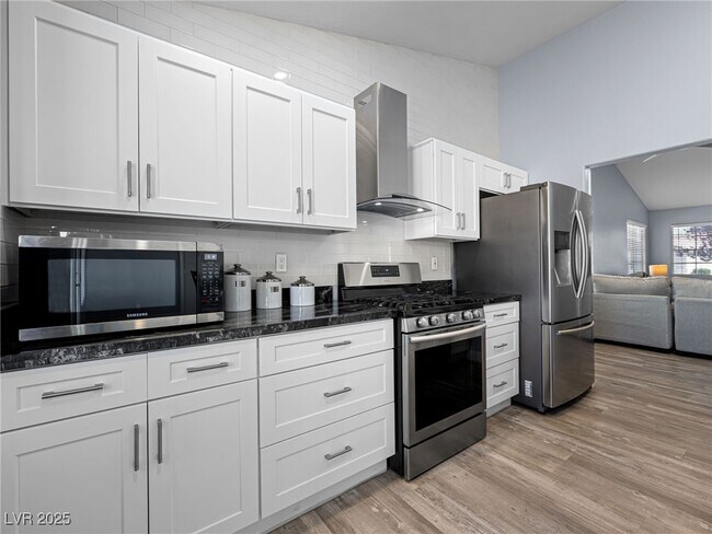 Building Photo - 4749 Califa Dr