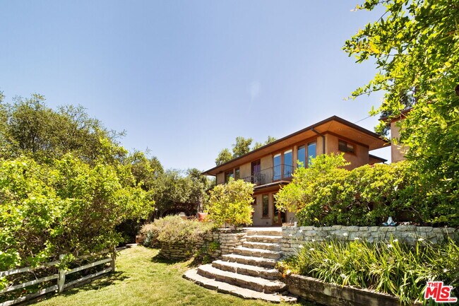 Building Photo - 21071 Waveview Dr