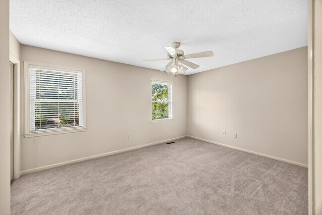 Building Photo - 850 Colony Dr