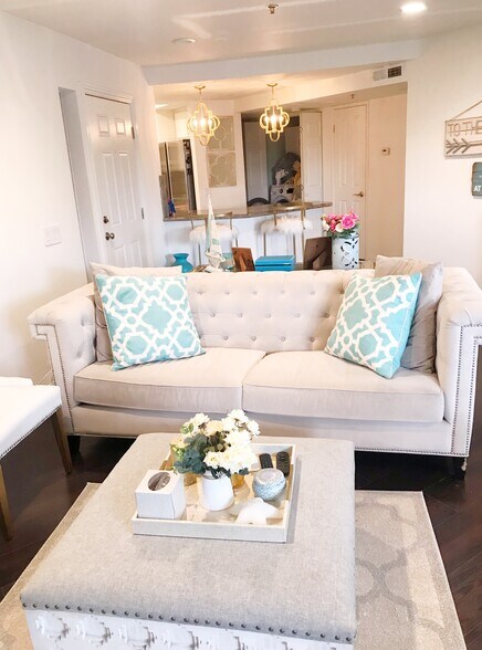 Building Photo - 400 Lake St