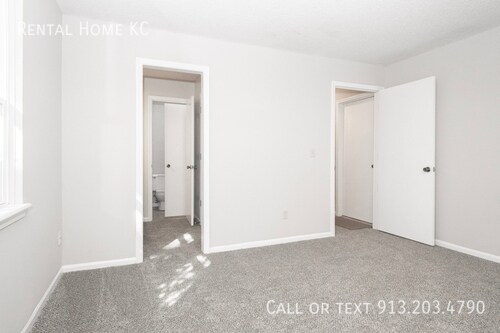 Building Photo - 7434 Santa Fe Dr