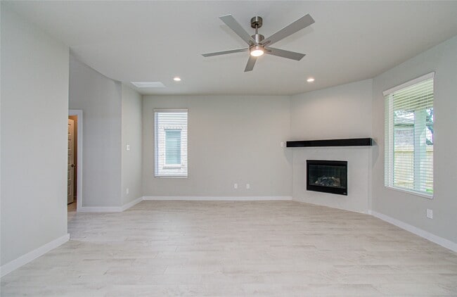 Building Photo - 15723 Telge Rd