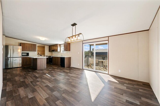 Building Photo - 624 S Old Stagecoach Rd