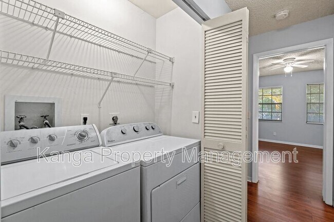 Building Photo - 408 N Cypress Dr