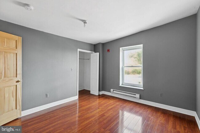 Building Photo - 301 W York St