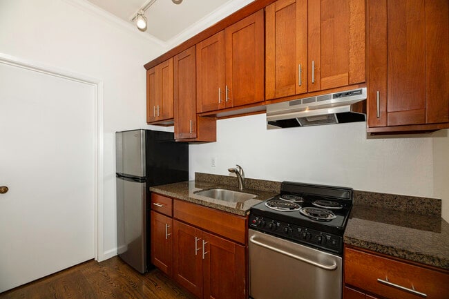 Building Photo - 977 Pine