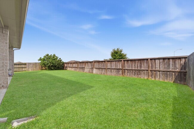 Building Photo - 21723 Albertine Dr