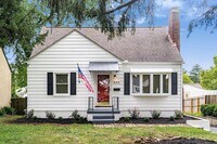 Building Photo - 884 S Chesterfield Rd