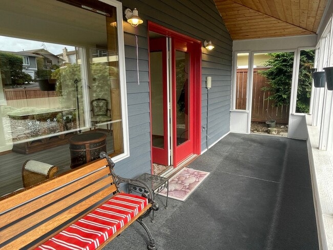 Building Photo - Windmill Heights Home With Community Beach...