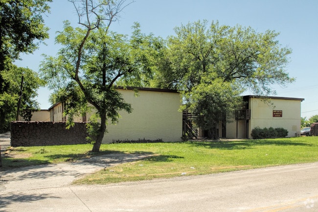 Rustic Oaks Apartments - The Oberon