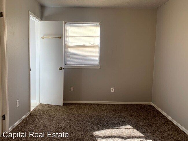 Building Photo - 3 br, 1.5 bath House - 1609 N. Christine Dr.