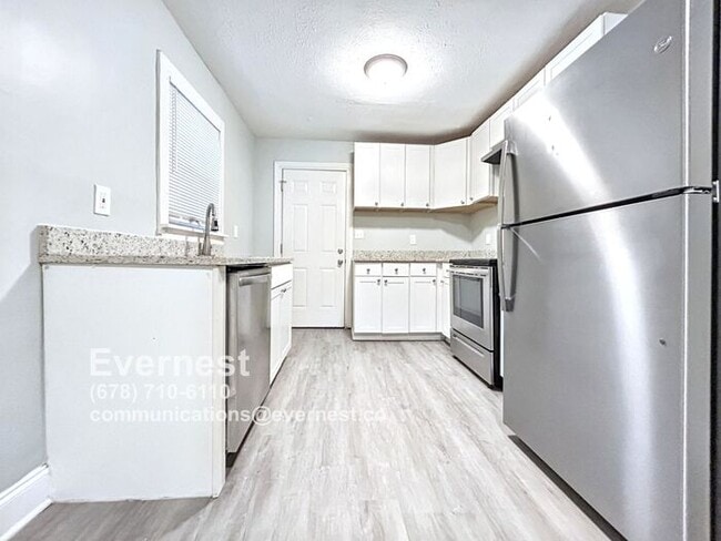 Building Photo - 327 Addington St SW