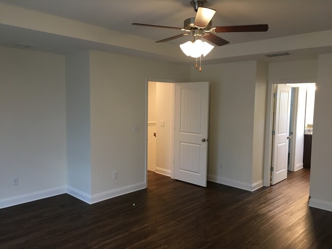 Building Photo - 3173 Creek Village Ln