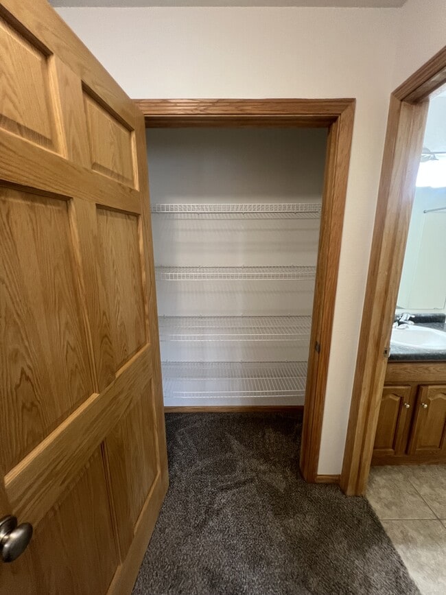 Building Photo - 4281 Estate Dr S