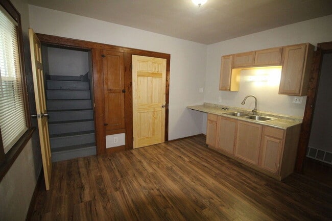 Building Photo - 3215 W Auer Ave
