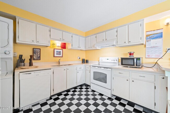 Building Photo - 277 S Brevard Ave