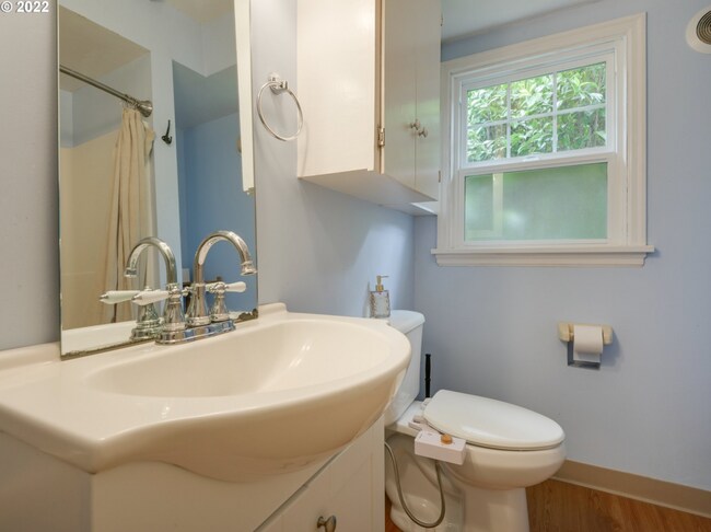 Building Photo - 7236 N Newell Ave