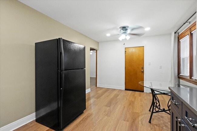 Building Photo - 2131 W 53rd Pl