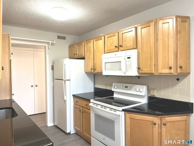 Building Photo - 289 Heritage Vlg