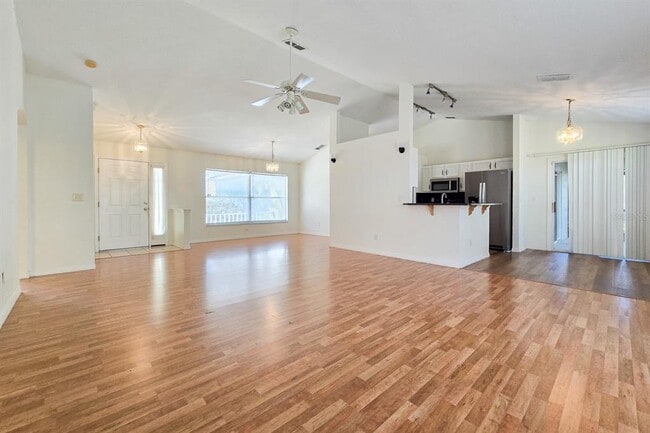 Building Photo - 10417 Lake Hasson Cir