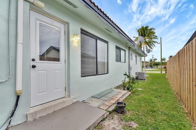 Building Photo - 6101 NW 9th Ct
