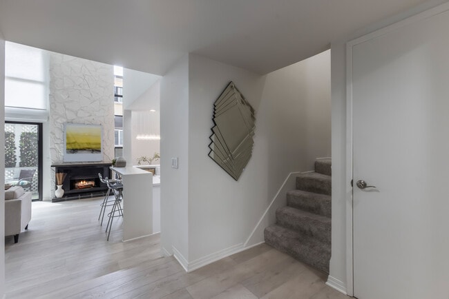 Building Photo - 1007 S Catalina Ave