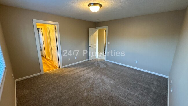 Building Photo - 3 BD I 2.5 BA Home - Fairview