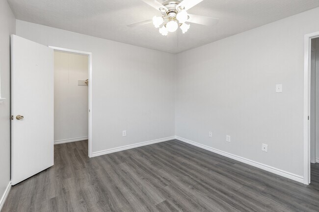 Building Photo - 4011 Flint Creek Dr