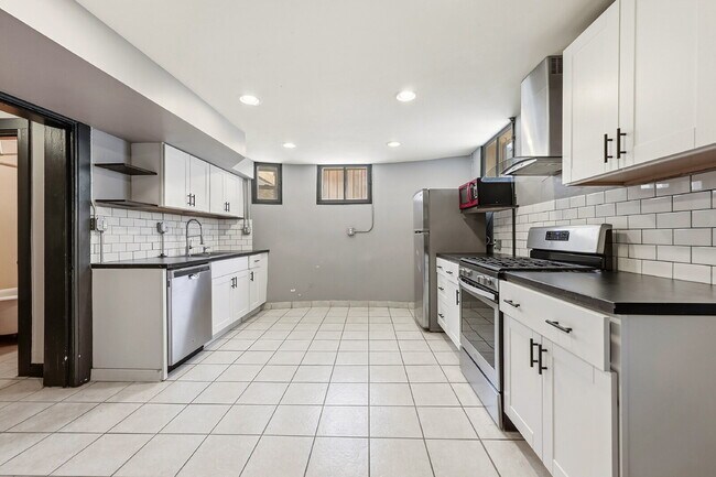 Building Photo - $4,720.95 with $300 off the first month's rent, 5 Beds - 5 Bath, Single Family Home in Denver wit...