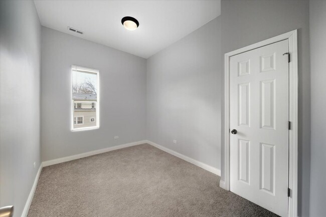 Building Photo - 3002 E 81st St