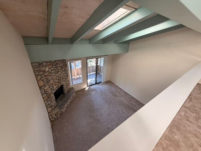 Building Photo - 321 Ski Way