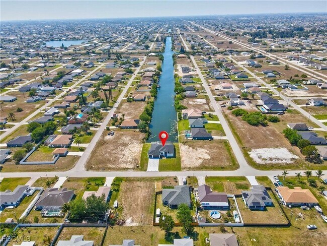 Building Photo - 106 NE 23rd St