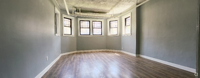 Building Photo - 8004 S Eberhart Ave