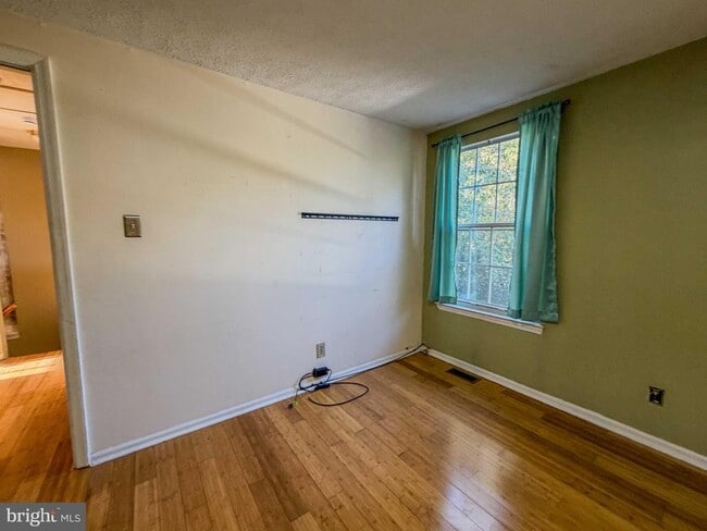 Building Photo - 58 Vanderbilt Ct