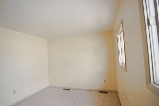 Building Photo - 1303 Wertland St