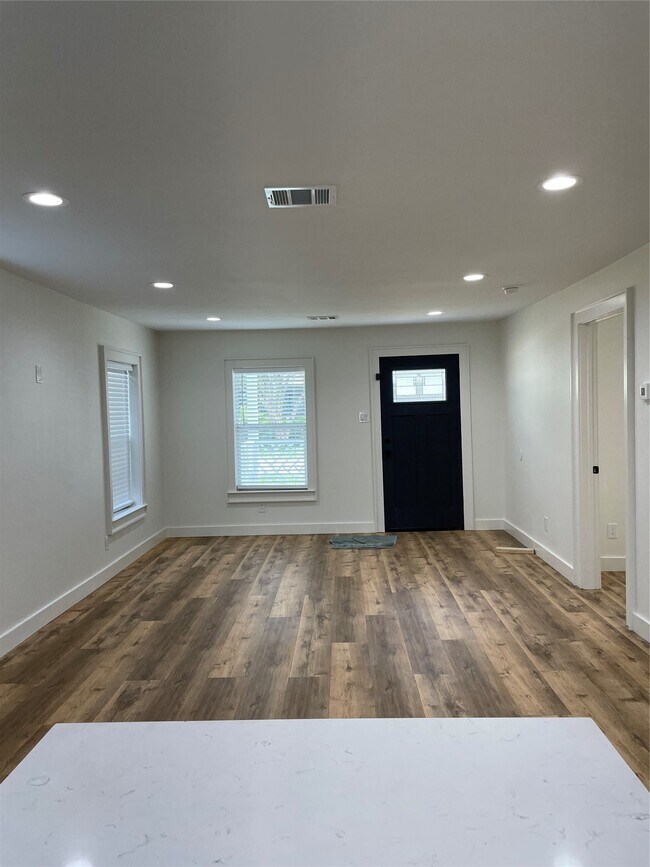 Building Photo - 1026 Kern St