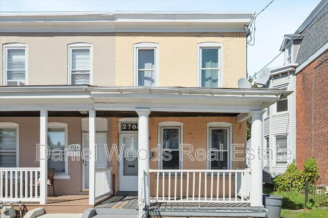 Building Photo - 2708 W 7th St