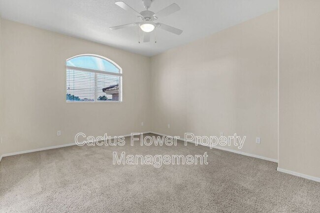 Building Photo - 2524 N Sunrise