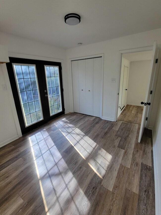 Building Photo - 1 Oakview Dr