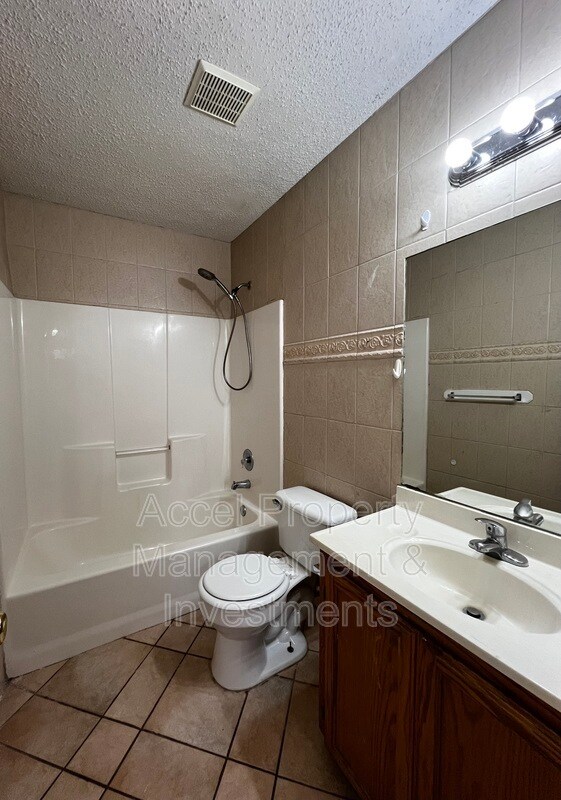 Building Photo - 3808 Bluebird Ave