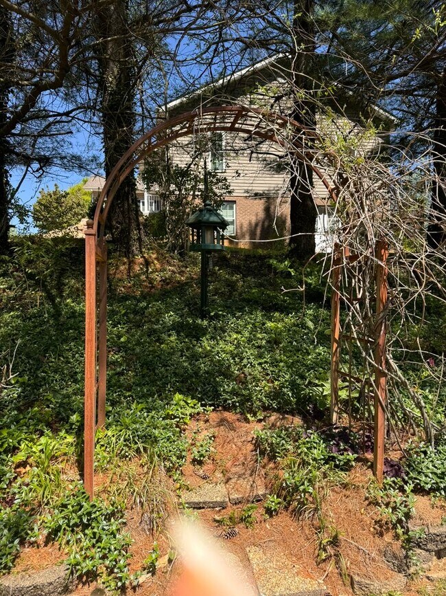 Building Photo - 1175 Pebble Dr